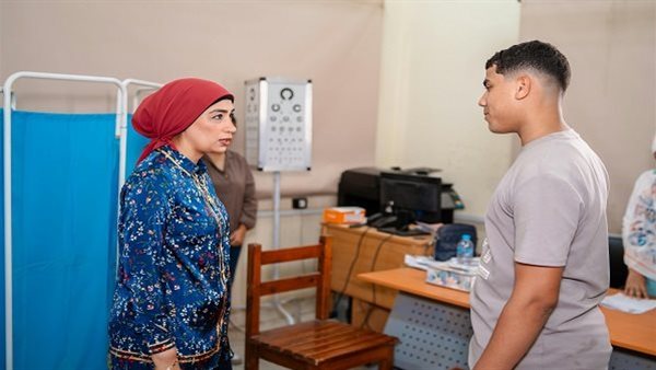 جامعة الأقصر تتابع الكشف الطبي لطلاب الحاسبات
