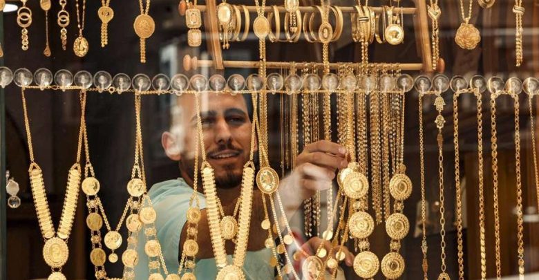 سعر الذهب يواصل التراجع بختام تعاملات اليوم.. كم سجل عيار 21 والجنيه الذهب؟ (آخر تحديث)