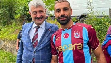 صور |  لفتة رائعة من عمدة مدينة أركالي لـ محمد صلاح أثناء تصوير إعلان تجاري