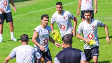 قبل مواجهة بادالونا..عموتة يحاضر لاعبي الأهلي