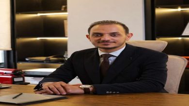 محلل أسواق مال: انخفاض الدولار إيجابي لكنه لن يخفض الأسعار فوراً |خاص