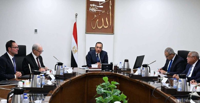 مدبولي: قطاع الغزل والنسيج يحظى بمتابعة الرئيس السيسي