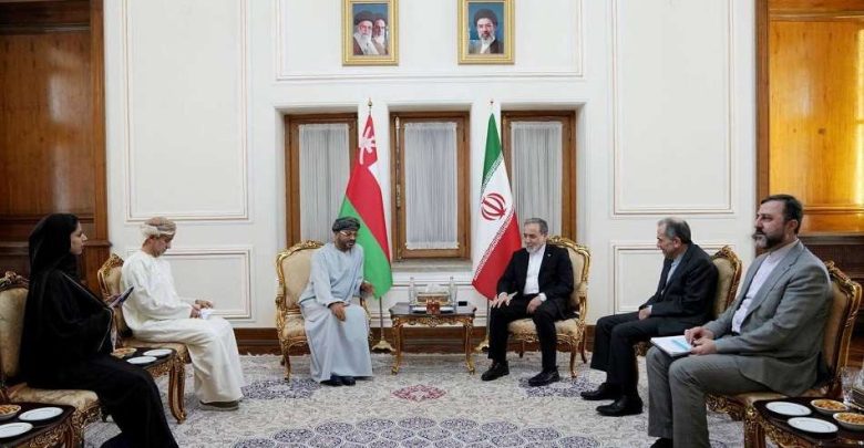 مساعٍ عمانية لإعلان ممر آمن وترتيبات استعادة الملاحة بمضيق هرمز