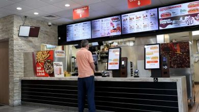 مطاعم الوجبات السريعة في أميركا تدفع ثمن سياسات ترامب المتشددة.. ما علاقة الهجرة؟