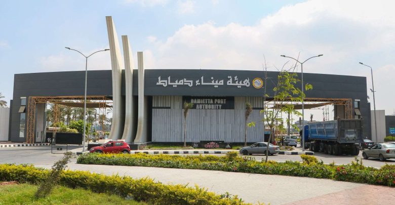ميناء دمياط يستقبل 12 سفينة خلال 24 ساعة.. وتداول 48.8 ألف طن بضائع