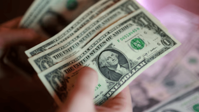 هبوط الدولار لأدنى مستوى في شهرين بفعل بيانات اقتصادية وتراجع توقعات الفائدة