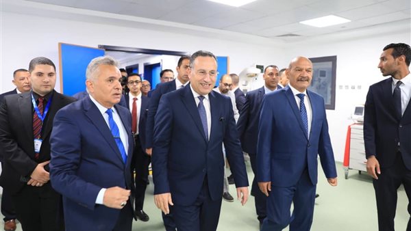 وزير التعليم العالي يفتتح مشروعات جامعة السويس بمليار و722 مليونًا