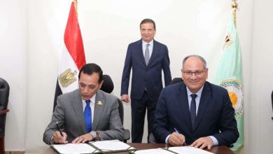وزير الزراعة يشهد اتفاقًا للتوسع في إنتاج هجن الطماطم بمنطقة المغرة
