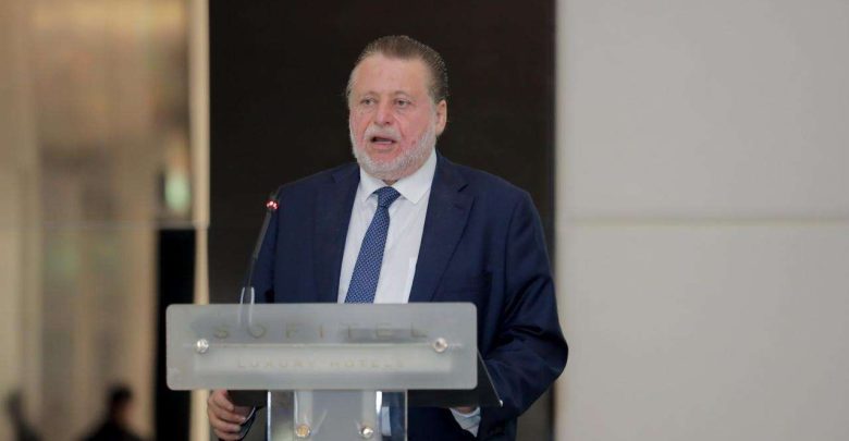 وزير الشباب والرياضة يهنئ حسن عبد الله بتجديد تعيينه محافظا للبنك المركزي
