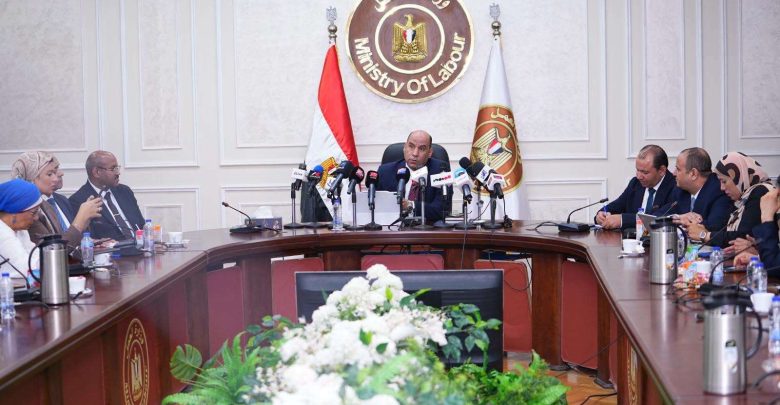 وزير العمل يطلق القواعد العامة للائحة تنظيم العمل في شركات القطاع الخاص