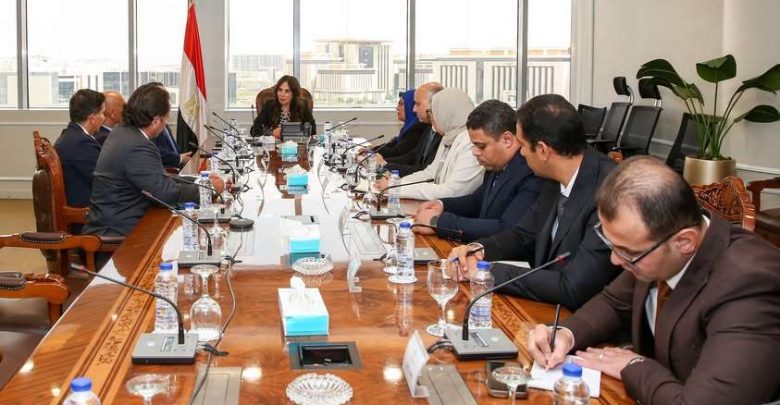 وزيرة الإسكان تستعرض المقترحات المقدمة من أحد التحالفات العالمية لإدارة حي المال والأعمال بالعاصمة الجديدة
