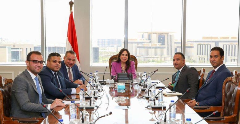 وزيرة الإسكان تستعرض رؤية تطوير آليات العمل بالهيئة العامة للتنمية السياحية.. تفاصيل