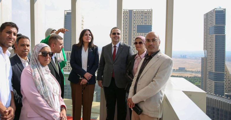 385 مترا و1700 وحدة.. وزيرة الإسكان تتفقد أبراج منطقة الأعمال المركزية بالعاصمة الجديدة