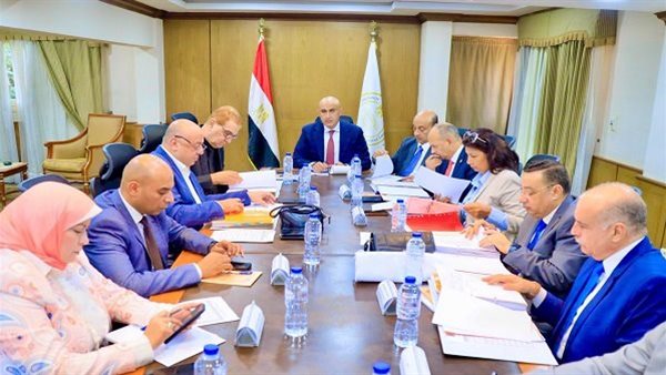 50 ألف تختة و100 جهاز حاسب ودعم الامتحانات والمعلمين والمدارس.. قرارات جديدة من وزير التربية والتعليم