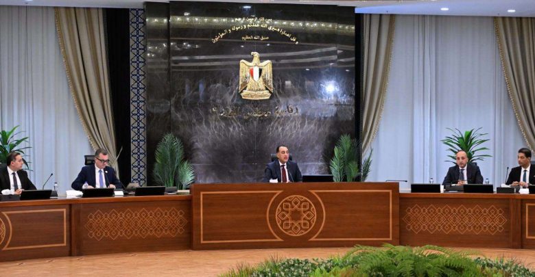 5.1% نمو و19.3 مليون سائح و12 مليار دولار استثمارات.. بشائر الخير من مؤتمر مدبولي