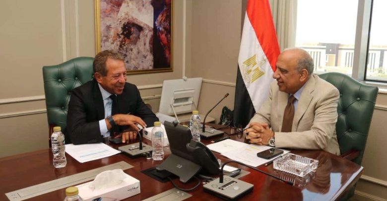 900 ميجاوات من طاقة الرياح.. وزير الكهرباء يتابع مع شركة أوراسكوم مشروع رأس شقير
