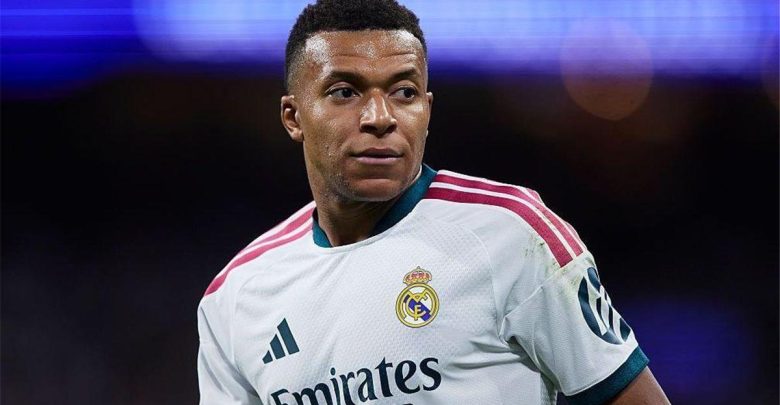 أزمة جديدة بين ريال مدريد وكيليان مبابي بسبب الكرة الذهبية