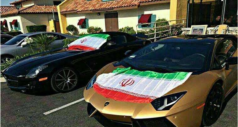 إيران تحظر استيراد السيارات الفارهة مع ارتفاع الدولار إلى 255 ألف تومان
