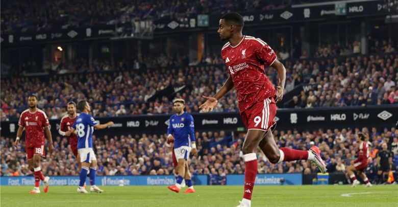 إيزاك يقود ليفربول لفوزه الأول في الدوري الإنجليزي بثنائية أمام إيبسويتش تاون
