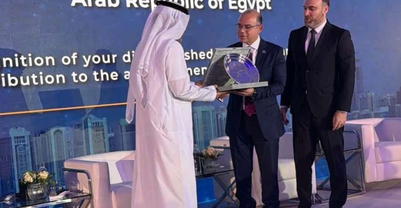 اتحاد أسواق المال العربية يكرم الدكتور محمد فريد تقديرًا لدوره في تطوير الأسواق المالية غير المصرفية