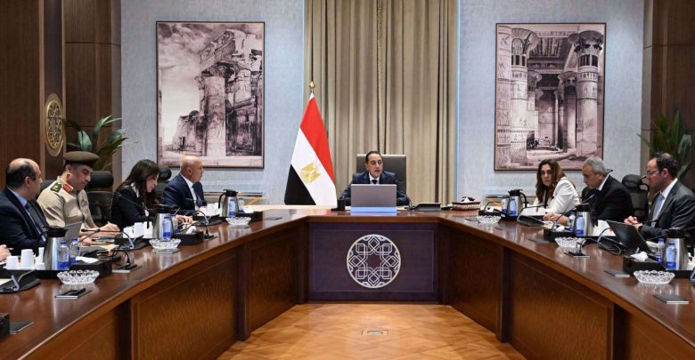استعدادا لمؤتمر أكتوبر.. رئيس الوزراء يجتمع بوزراء النقل والتنمية المحلية والإسكان
