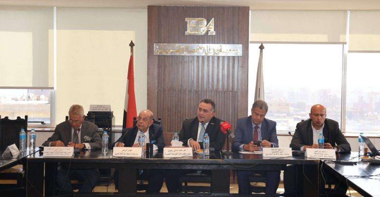 البورصة وجمعية رجال الأعمال المصريين تبحثان مزايا القيد ومستجدات السوق.. تفاصيل