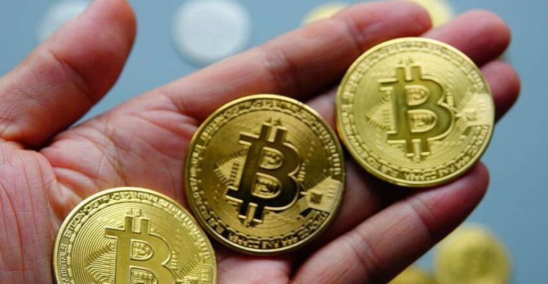 البيتكوين تتراجع بعد تعثر قانون أمريكي للعملات المشفرة