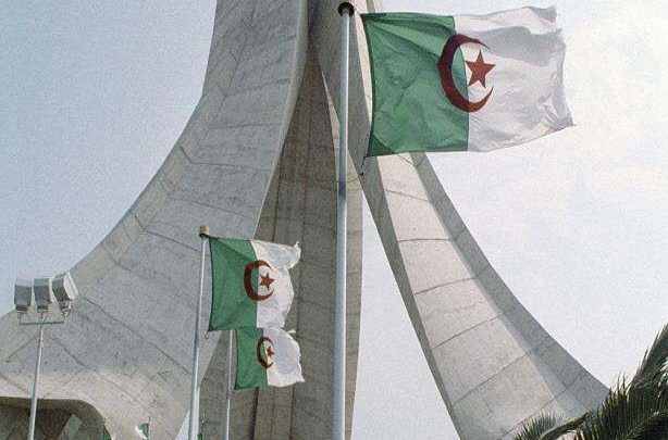 الجزائر تدشن أول مصنع لإنتاج المكونات البلاستيكية للسيارات باستثمارات 5 مليارات دينار