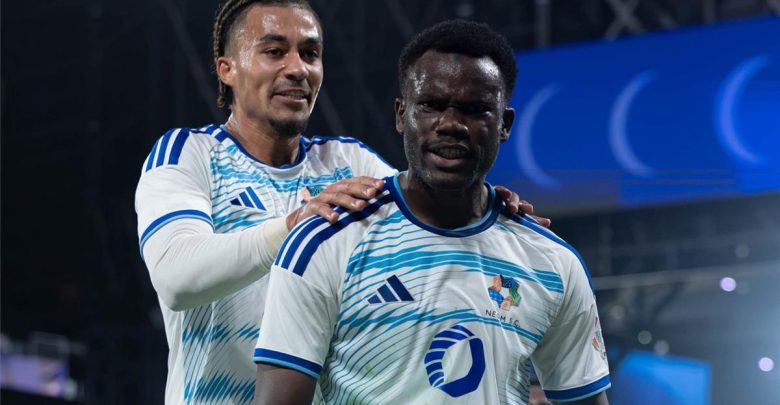 الخسارة الأولى.. الهلال يسقط أمام نيوم بثنائية في الدوري السعودي