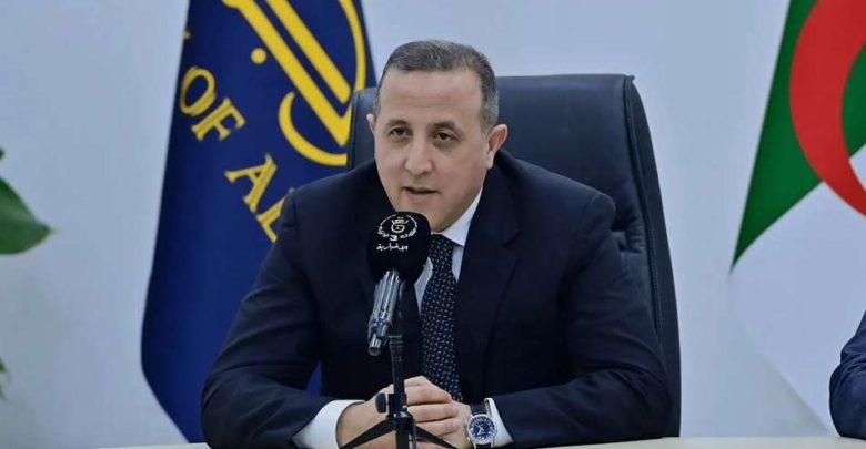 الرئيس الجزائري يعين محافظ البنك المركزي محمد لمين لبو وزيرًا للمالية