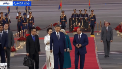الرئيس السيسي يستقبل نظيره الصيني بمطار القاهرة