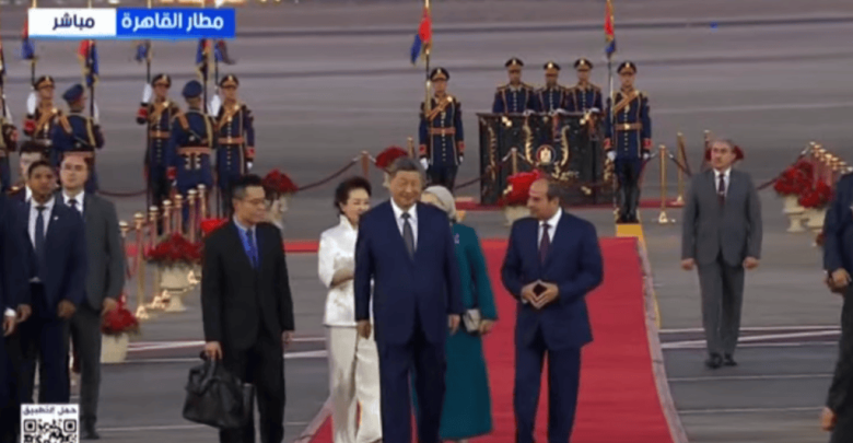 الرئيس السيسي يستقبل نظيره الصيني بمطار القاهرة