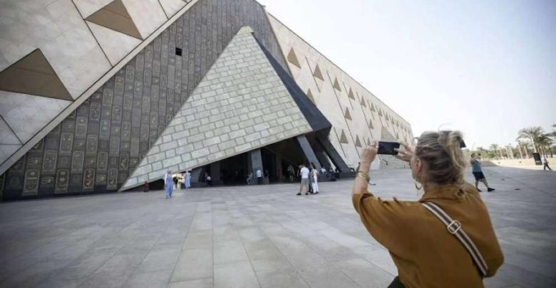 السياحة المصرية تستهدف 20.19 مليون سائح و18.58 مليار دولار إيرادات في 2026
