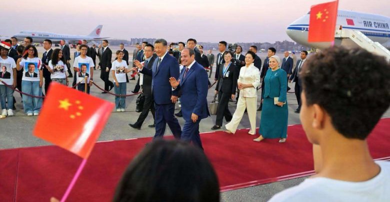 السيسي يودع نظيره الصيني بمطار القاهرة الدولي