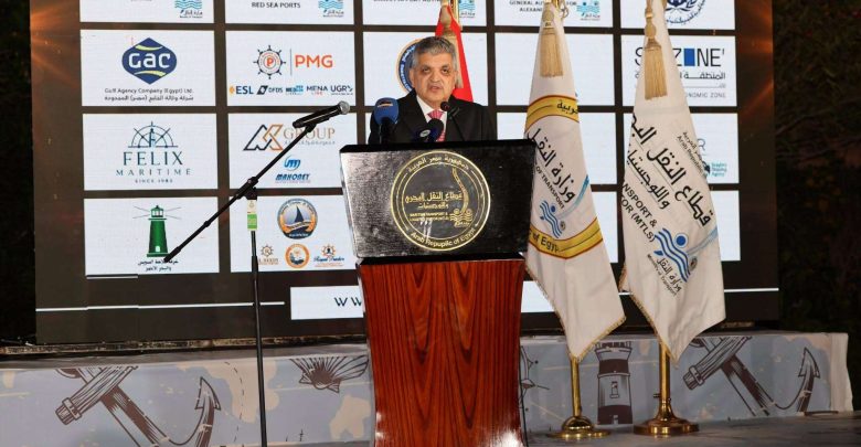 الفريق أسامة ربيع: قناة السويس آمنة ولا طريق بديل مستدام لها.. ونتعامل بحلول غير تقليدية لتعزيز سلاسل الإمداد العالمية