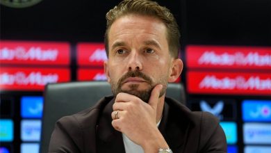 المدير الرياضي لفينورد: لا نشعر بالتوتر من برشلونة