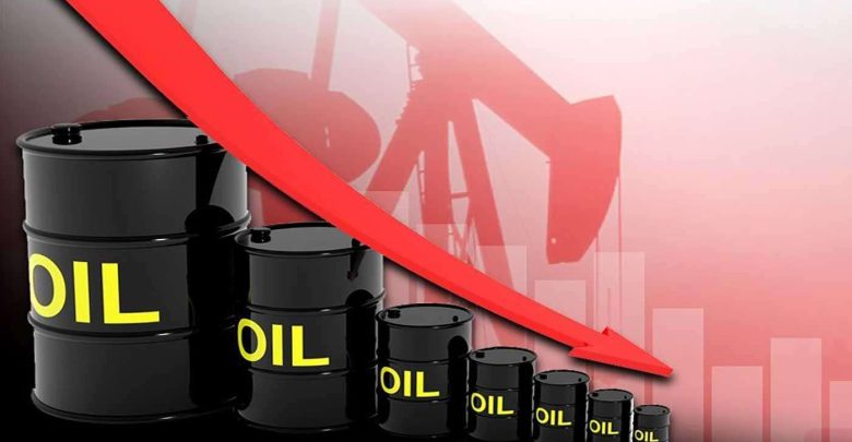 النفط يتراجع إلى أدنى مستوى في أسبوعين مع تحسن توقعات إمدادات الخليج
