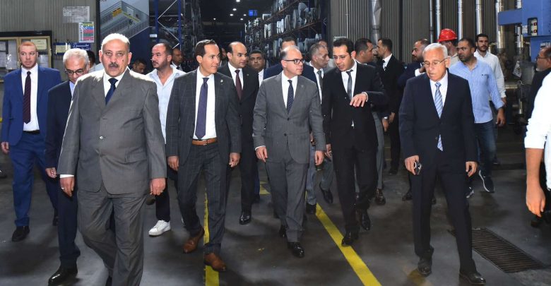 باستثمارات 141 مليون دولار.. وزير الاستثمار يتفقد مصنع «دي إن إم» التركي للغزل والنسيج بدمياط