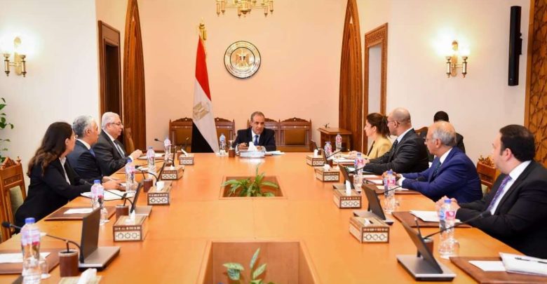 بدر عبد العاطي يبحث تطوير منظومة الهجرة وتعزيز مسارات العمالة المصرية بالخارج