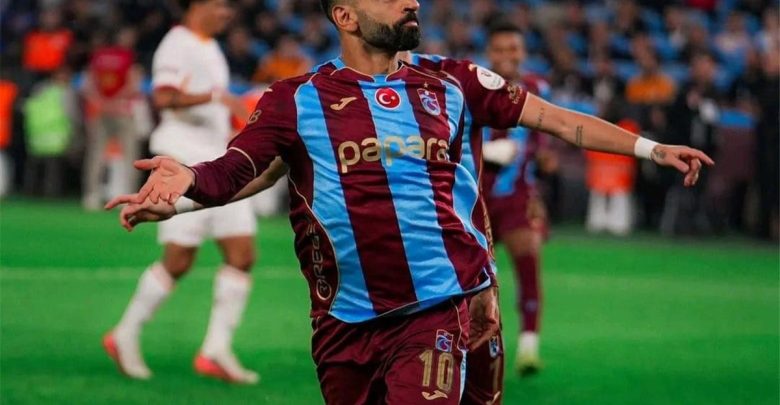 بدراجة نارية.. جمهور طرابزون يسخر من مدافع جالطة سراي بعد هدف محمد صلاح
