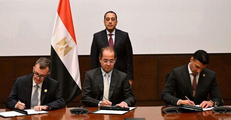 بقيمة 102 مليار جنيه.. اتفاقية لتسوية مديونية هيئة المشروعات الصناعية المستحقة لبنك الاستثمار القومي
