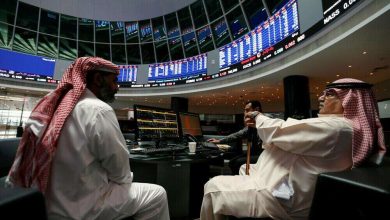 تباين أسواق الخليج بدعم من أسعار النفط ومخاوف التصعيد بين أمريكا وإيران