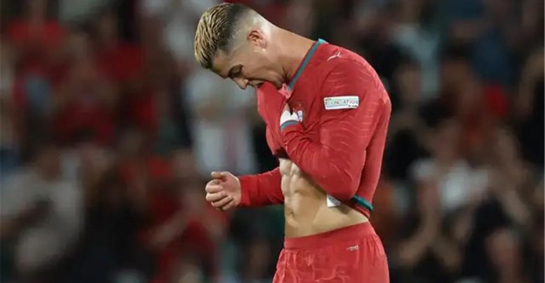"توقف قبل فوات الأوان".. فيديو | كريستيانو رونالدو يثير غضب جماهير البرتغال أمام ويلز