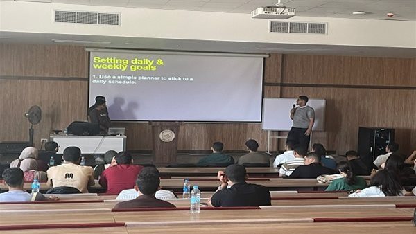 جامعة أسيوط الأهلية تدرب طلاب كلية الطب على فن العرض المثالي لتعزيز الثقة بالنفس