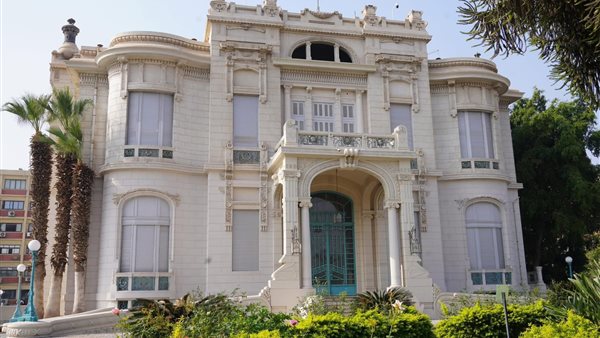جامعة عين شمس تحسم الجدل حول مصروفات كلية البنات