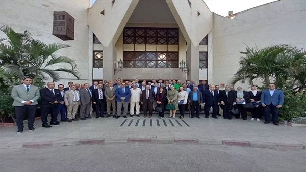 جامعة عين شمس تطلق وحدة لم الشمل بكلية الحقوق وتبحث فرع كلية القانون الأهلية