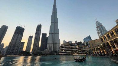 دبي تستقبل 869 ألف زائر في أغسطس.. وتحسن تدريجي في حركة السياحة