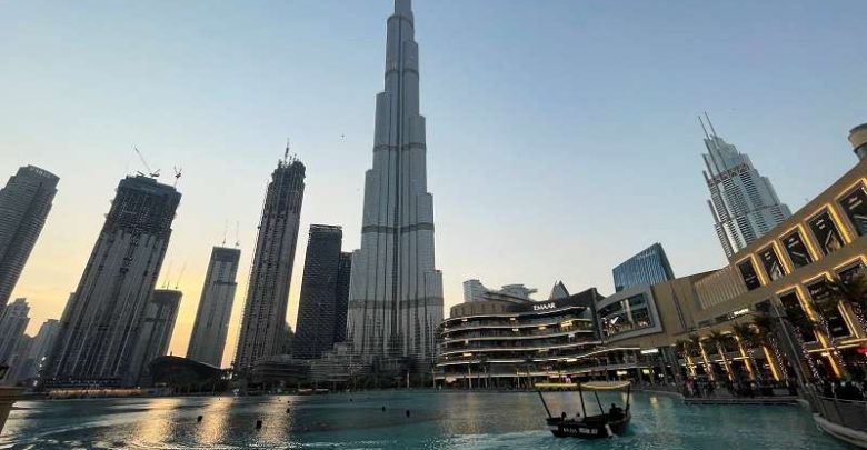 دبي تستقبل 869 ألف زائر في أغسطس.. وتحسن تدريجي في حركة السياحة