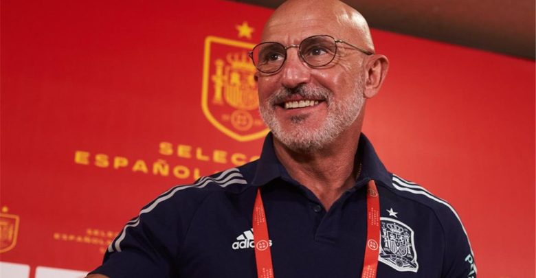دي لا فوينتي يضع عينه على موهبة برشلونة لضمه إلى منتخب إسبانيا