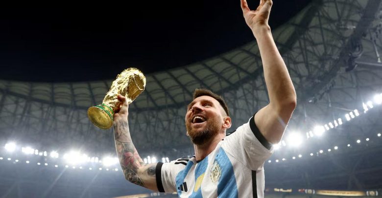 رئيس إنتر ميلان السابق: قدمت عرضًا بنصف مليار يورو لضم ميسي.. وهكذا رد
